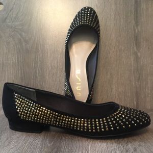 Black and gold gorgeous!